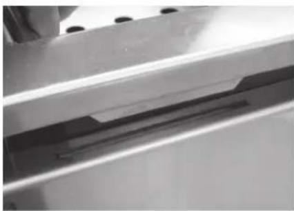 Fisher & Paykel BFGC-30BGD-N - Étape 3 Placement de la tête sur le chariot (il faut 2 personnes pour cette tâche) - 2