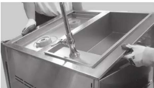Fisher & Paykel BFGC-30BGD-L - Étape 3 Placement de la tête sur le chariot (il faut 2 personnes pour cette tâche) - 1