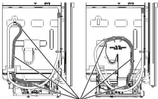 Café CDT875M5NS5 - INSERTION DU BOYAU DE VIDANGE DANS L'ORIFICE DE L'ARMOIRE - 1