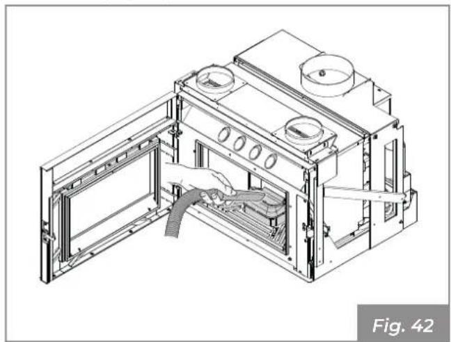 Palazzetti Ecofire for building in A70 air - Pulizia interna del focolare - 2