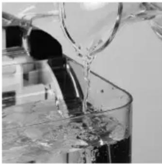 Igloo ICEC33SB - USING YOUR ICE CUBE MAKER - 1