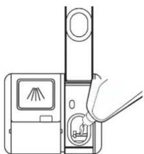 IKEA FRÖSLUNDA 305.681.66 - Remplir le distributeur de produit de rinçage - 2