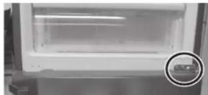 SAMSUNG RB30J3220SS - Smontaggio della porta frigo - 8