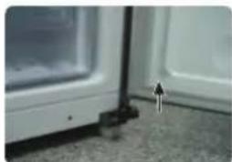 SAMSUNG RL48RECPN - • DISASSEMBLY OF THE FREEZER DOOR - 2