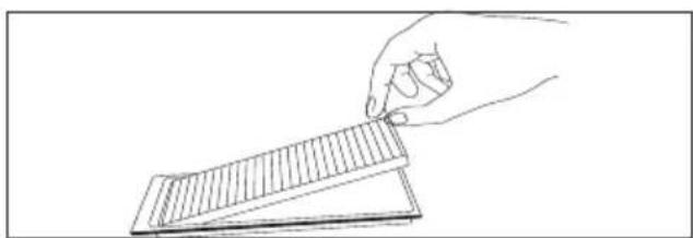 MEDION X10 SW - Pulizia del contenitore della polvere - 4