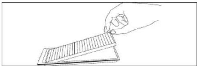 MEDION X10 SW - Cleaning the dust container - 4