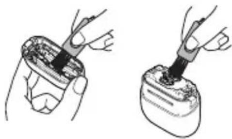 PANASONIC ES-CM3B - Cleaning with the brush - 1