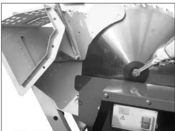 SCHEPPACH kw 7.0 - Exchange of saw blade - 5