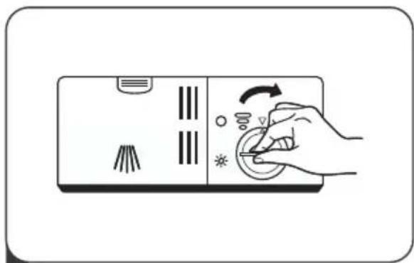MIDEA ST 3.6F wi - • Remplissage du réservoir de produit de rinçage - 3