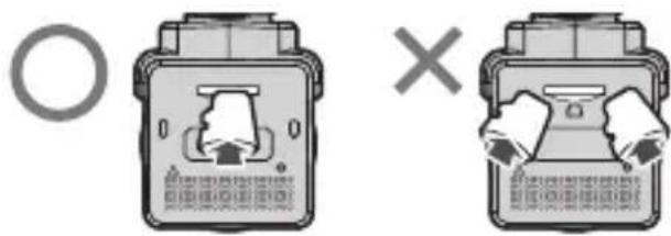 PIONEER VREC-DH200 - Insertion de la carte microSD - 1