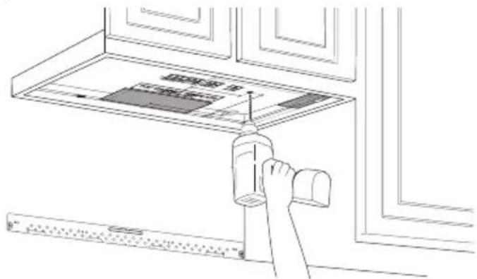 DANBY DOM1741BSSDB - Utilisation du gabarit pour armoire supérieure - 1
