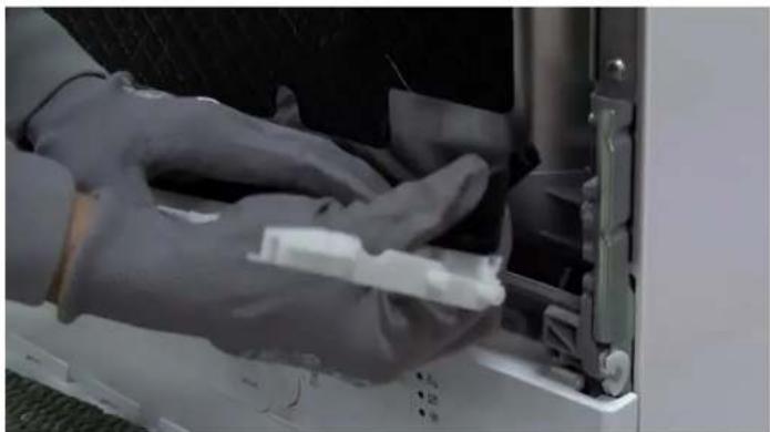 SIEMENS SK25IB00TE - Also ajto gumitomitésénék eltavolitasa - 4