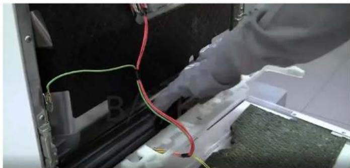 SIEMENS SK25IB00TE - Alumise uksetihendi eemaldamine - 5