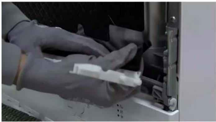SIEMENS SK25IB00TE - Rimozione della guarnizione inferiore della porta - 4