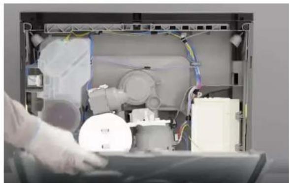SIEMENS SK25IB00TE - Odstranitev spodnjegaPokrova - 3