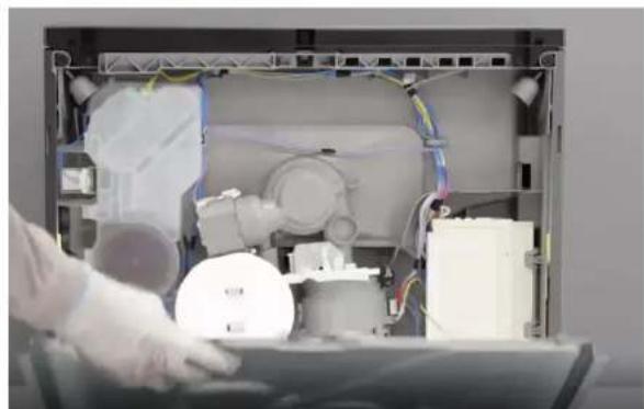 SIEMENS SK25IB00TE - Rimozione della copertura inferiore dell'apparecchio - 3