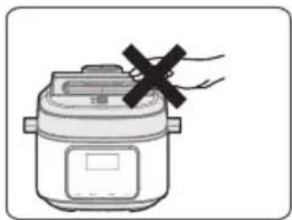 MIDEA MPC6018AASS - Pendant le fonctionnement, ne jamais approcher les mains de l'orifice d'évacuation. - 2