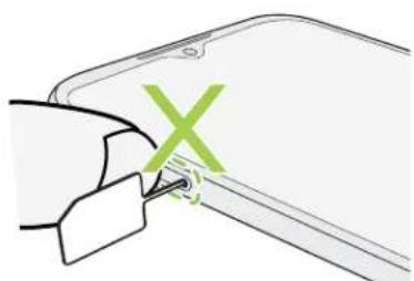 HTC Desire 19+ - Installer les cartes nano SIM et microSD - 3