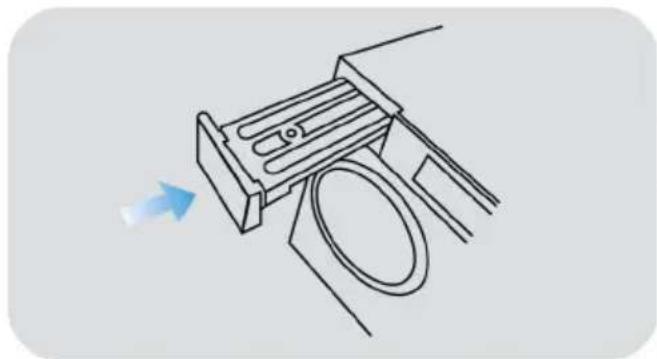 HAIER HD110-A3959RE-S - Ausleeren des Wasserbehalters - 3