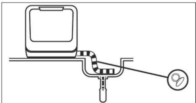 MEDION MD 37763 - Running the hose into a sink/container - 1