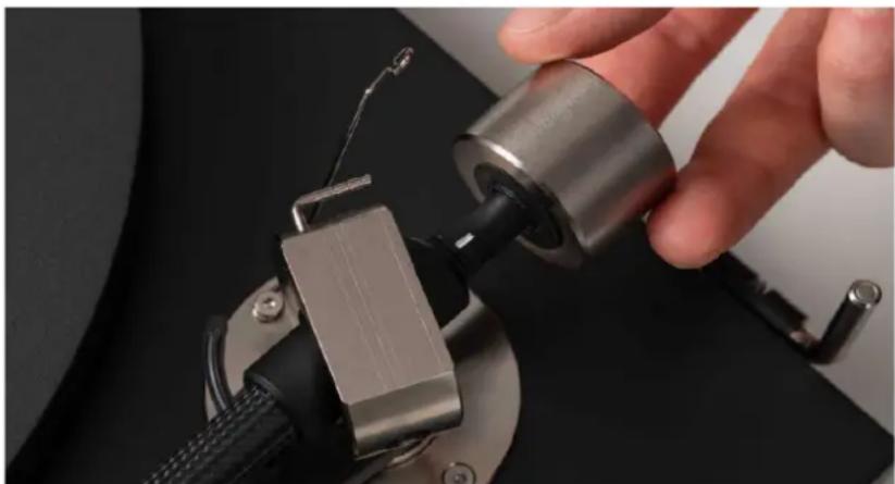 PRO-JECT Debut B - Cartridge tracking force adjustment (VTF = vertical tracking force) - 1