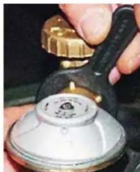 Roesle VIDER PRO G2-P - Fitting the pressure regulator (depending on the version of the pressure regulator) - 1
