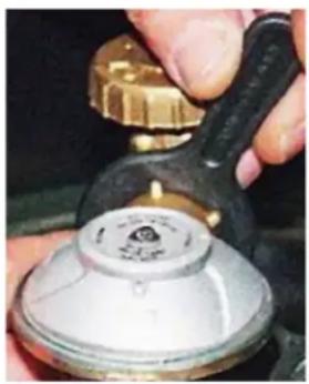 Roesle VIDER PRO G2-P - Installazione del regolatore di pressione (a seconda della versione del regolatore di pressione) - 1