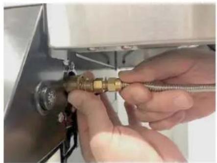 Roesle VIDERO G4-S - Always close the quick coupling (on both sides) with the protective covers when not in use! - 2