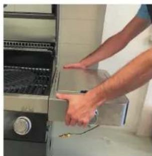 Roesle VIDER0 G2 - Pliage de la table latérale vers le haut/branchement de l'alimentation en gaz - 4