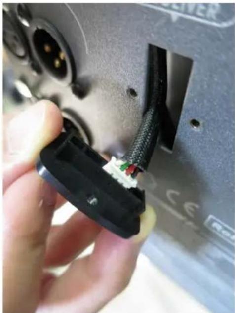 Antari F-1 Fazer - Installation du Récepteur Sans Fil - 2
