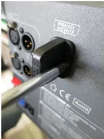 Antari F-1 Fazer - Installation des Funkempfängers - 4
