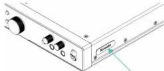 FOCUSRITE Scarlett 18i20 4th Gen - Pour fixer les pattes du rack à votre Scarlett 18i20 : - 1