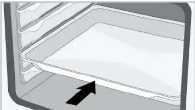 BEKO BCBIM16300XDE - Placing the tray on the cooking shelves - 2