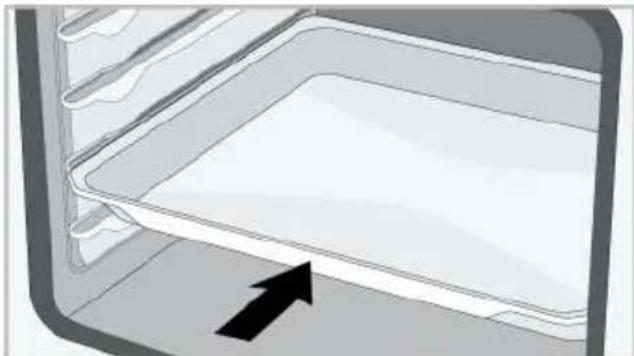 BEKO BBISM13300XPE-1 - Placing the tray on the cooking shelves - 2