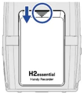 ZOOM H2 Essential - Installation des piles - 1
