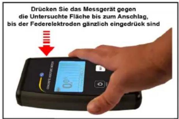 PCE Instruments PMI 4 - - Um eine Messung durchzuführen, setzen Sie das Messgerät an der untersuchte Oberfläche an und drücken Sie es dicht an. Vergewissern Sie sich dabei, dass die Federelektroden vollkommen eingedrückt sind. - 2