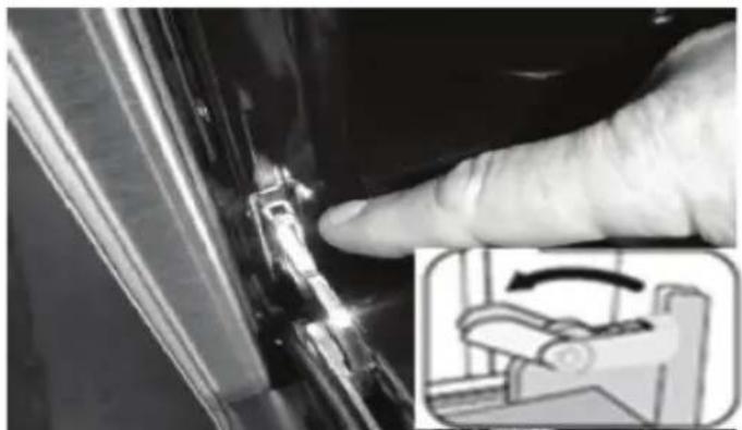 BLAUPUNKT 5B30P0250 - Installation instruction of the door frame up cover and rotation bracket assembly - 3