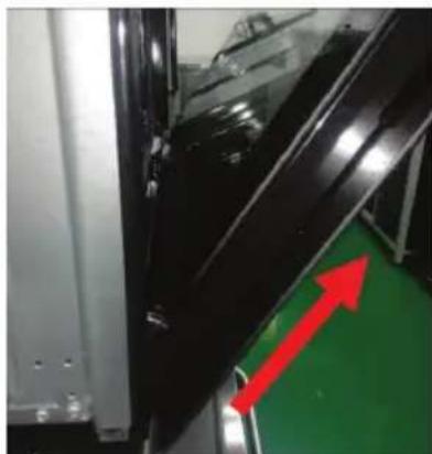 BLAUPUNKT 5B30P0250 - Installatie-instructies voor de afdeklijst van het deurframe en draaiklemmen - 4