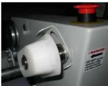 SEAL 65 EL - Carga del eje de desenrollado en una máquina - 1