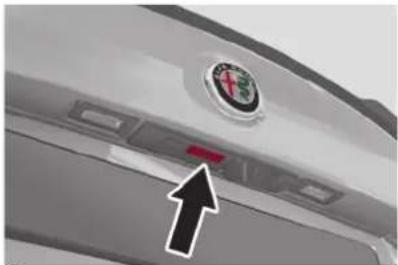 ALFA ROMEO Giulia (2025) - Accès au coffre à bagages - 1