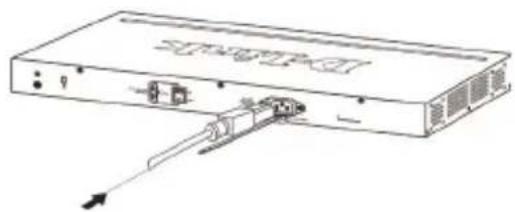 D-LINK DXS-1210-12SC - Anbringen der Stromkabelhalterung - 2