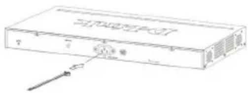 D-LINK DGS-1510-52XMP - Installazione della clip per il cavo di alimentazione - 1