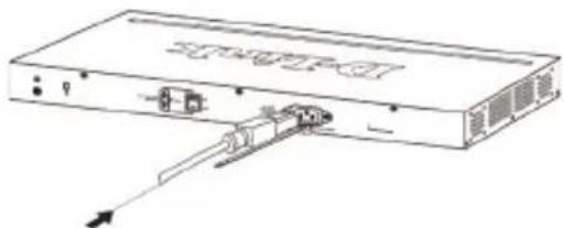 D-LINK DGS-1210-52 - Memasang klip pada kabel daya - 2