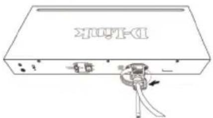 D-LINK DGS-1210-52 - Installazione della clip per il cavo di alimentazione - 4