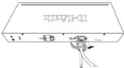 D-LINK DGS-1210-52 - Installation de l'attache du cordon d'alimentation - 4
