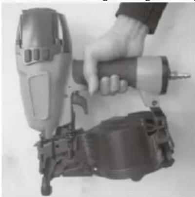MSW AIRN65CN - Chargement des clous dans le chargeur - 1