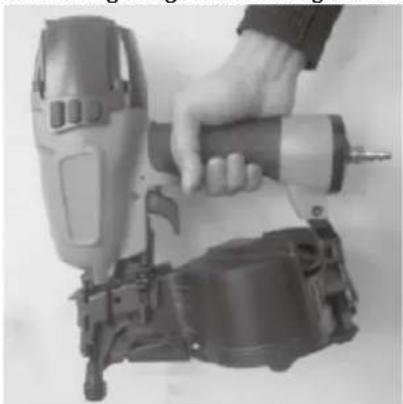 MSW AIRN65CN - Laden der Nägel in das Magazin - 1
