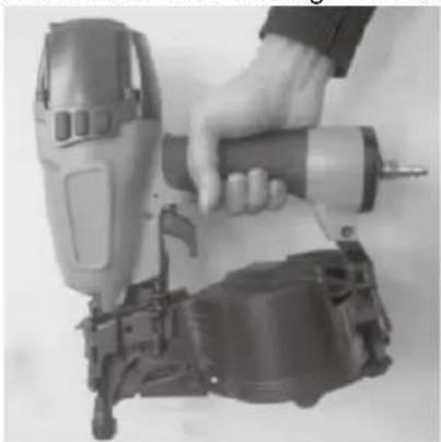 MSW AIRN65CN - Loading nails into the magazine - 1