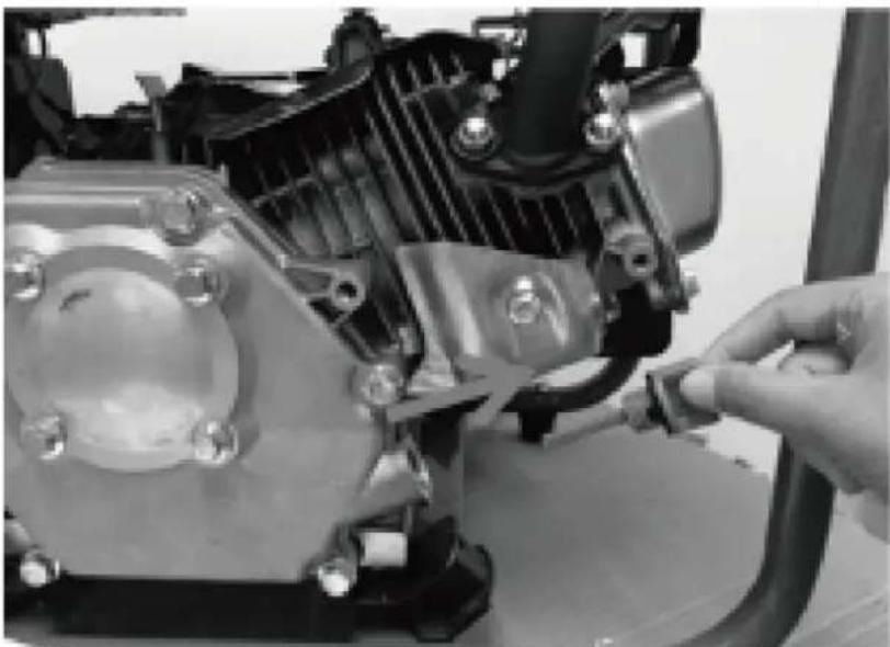 MSW PG-103 - 1) Remplissage de l'huile moteur - 2