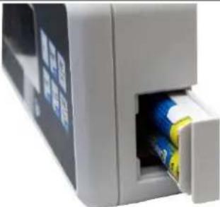 Kern TMWN 300K-1M-A - Batterien einlegen - 4